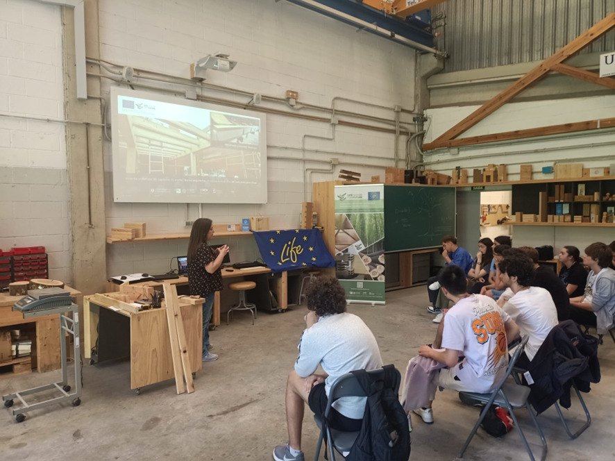 Alumnos del Campus de verano Xuveciencia conocen el proyecto en Pemade